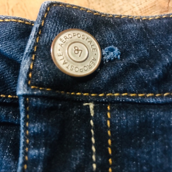 Aeropostale Medium Wash Rolled Denim shorts - Picture 4 of 7